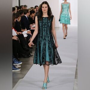 ○$6,000 OSCAR DE LA RENTA EXCLU BEAD SILK FLORAL BLUE BLACK RUNWAY DRESS S, 14
